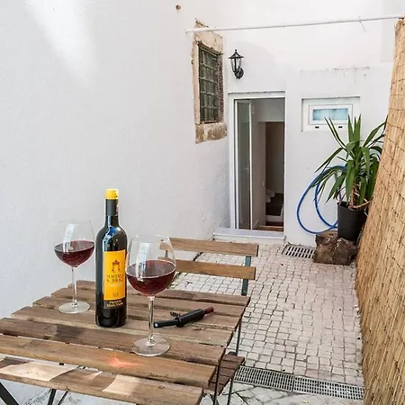 아파트 In Alfama With Patio